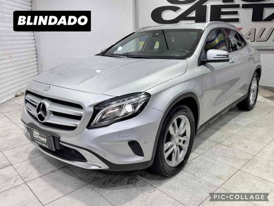 MERCEDES-BENZ GLA 200 1.6 CGI ADVANCE 16V TURBO FLEX 4P AUTOMÁTICO
